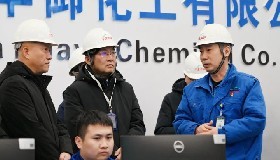 自治區(qū)人大調(diào)研組蒞臨華御化工調(diào)研用水、節(jié)水情況