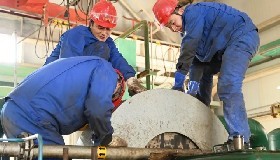 “關鍵設備新動能”系列報道——氫壓機組搶修紀實：團隊協作與高效應急的生動展現