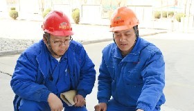 “關(guān)鍵設(shè)備新動(dòng)能”系列報(bào)道——氯化苯廠全力搶修精餾塔 激發(fā)設(shè)備運(yùn)行新動(dòng)能