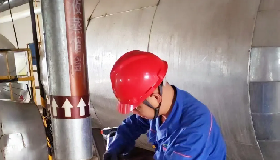 學(xué)有標(biāo)桿 趕有方向——記二苯醚廠李斌與張學(xué)琴的奮斗故事